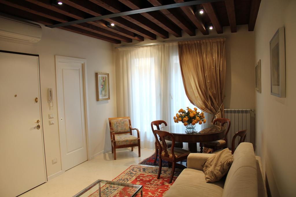 Sarai Apartments Venedig Rum bild